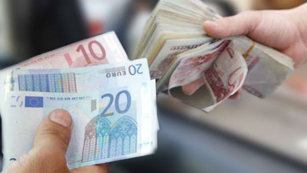 Le dinar algérien ne cesse de dégringoler face aux dollars et à l’euro