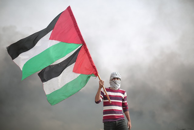 Pierre Stambul, porte parole de l’Union Juive Française pour la Paix, a L’Express: La Palestine doit résister à l’oppression