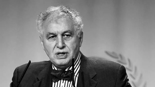Sid Ahmed Ghozali : une carrière de grand commis de l’Etat