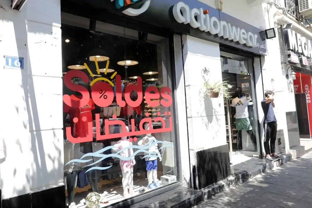 Rue Hassiba Benbouali, les vitrines se font attendre