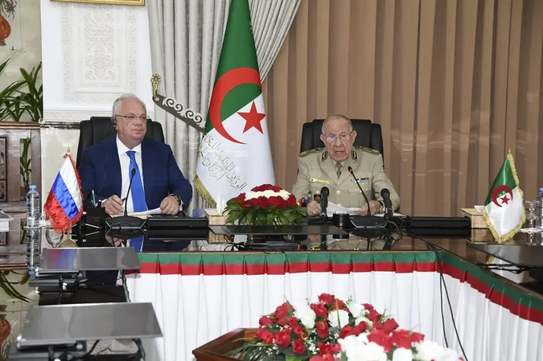 Renforcement de la coopération militaire algéro-russe: Saïd Chanegriha reçoit Dimitri Shugaev