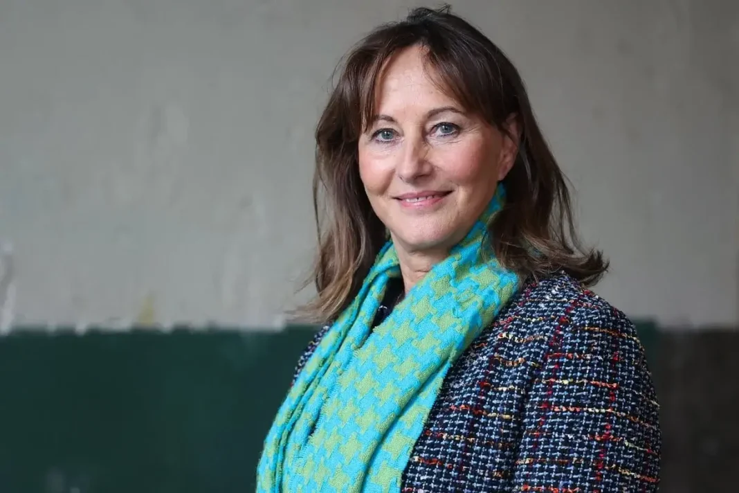 Ségolène Royal en visite à Alger: Un message en faveur du dialogue