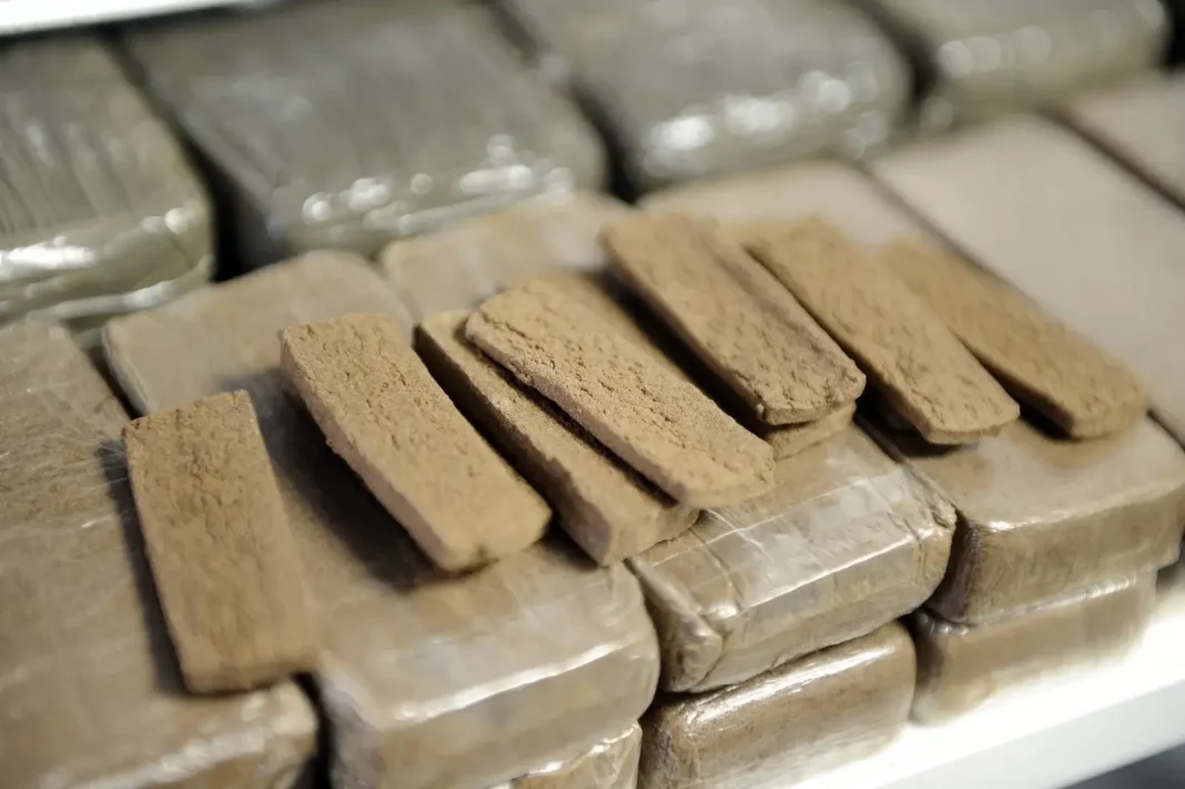 Nouveau scandale au Makhzen: Des responsables de la sécurité et des douanes impliqués dans un réseau de dealers