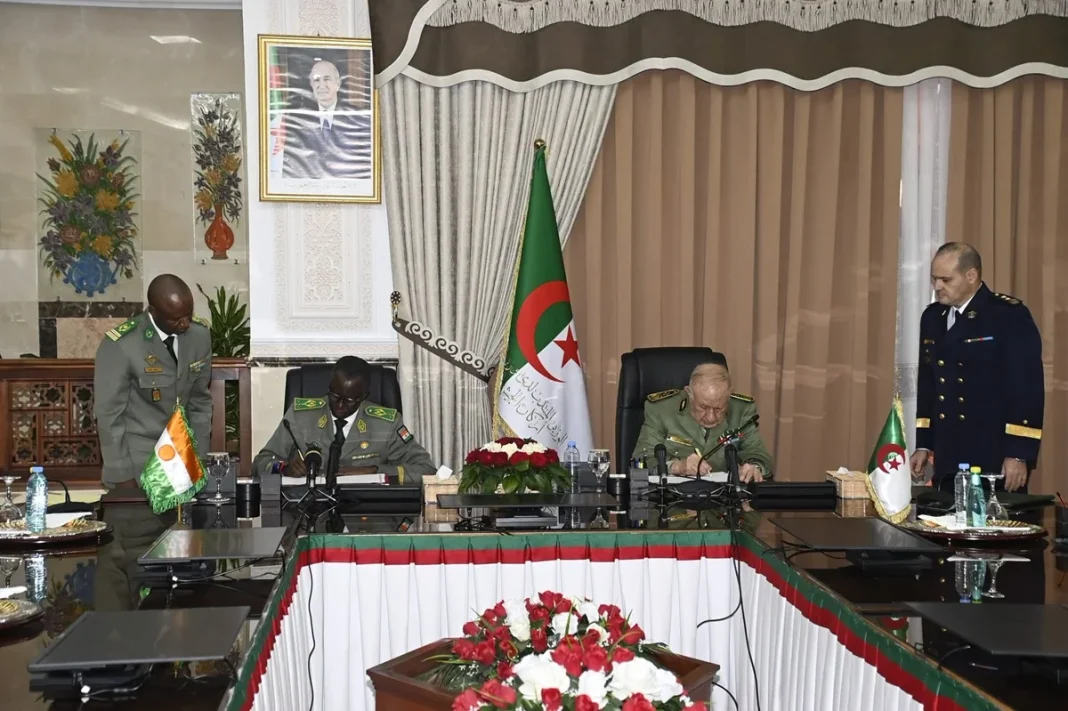 Alger et Niamey donnent une nouvelle impulsion à leur coopération militaire